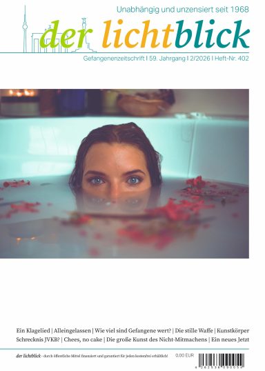 der lichtblick 02/2026 Frau mit betontem Blick, teilweise im Wasser, auf einem Zeitschriftencover.